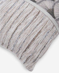 detail galon coussin beige