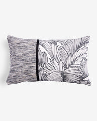 detail coussin  feuillage passementerie noire