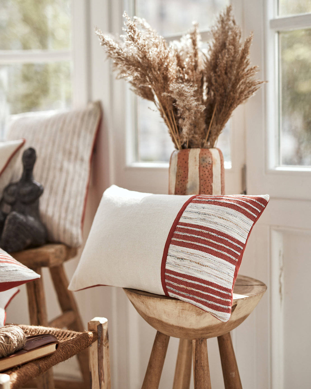 coussin lin terracotta pour canape beige