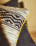 housse de coussin noir et jaune coton
