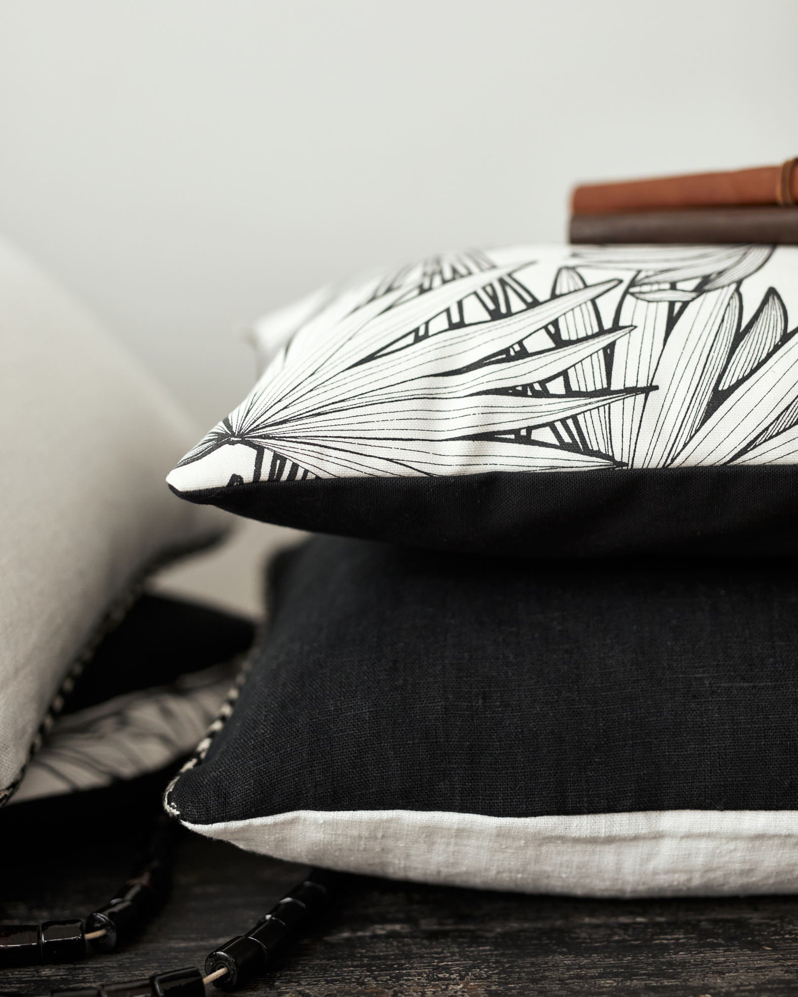 Coussin lin lavé noir et blanc - Déco moderne maison